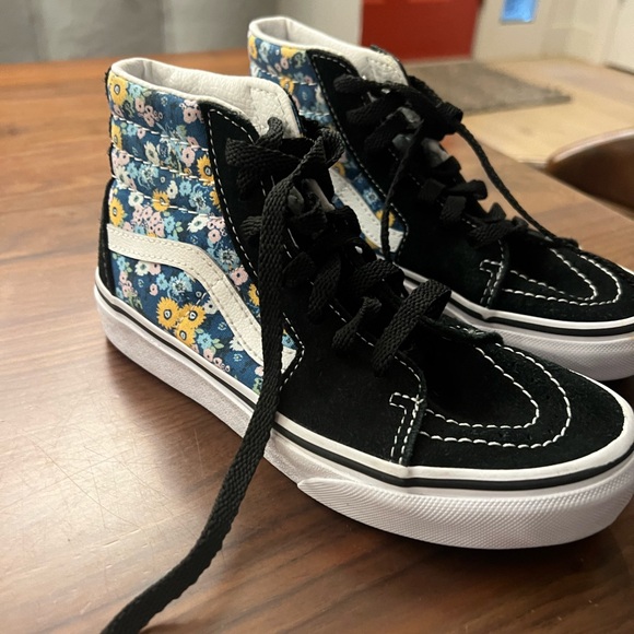 Girls Hightop Vans size 1.5 (Black/Floral) - Picture 4 of 8